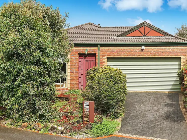 6 Strathbogie Walk, Burwood East VIC 3151