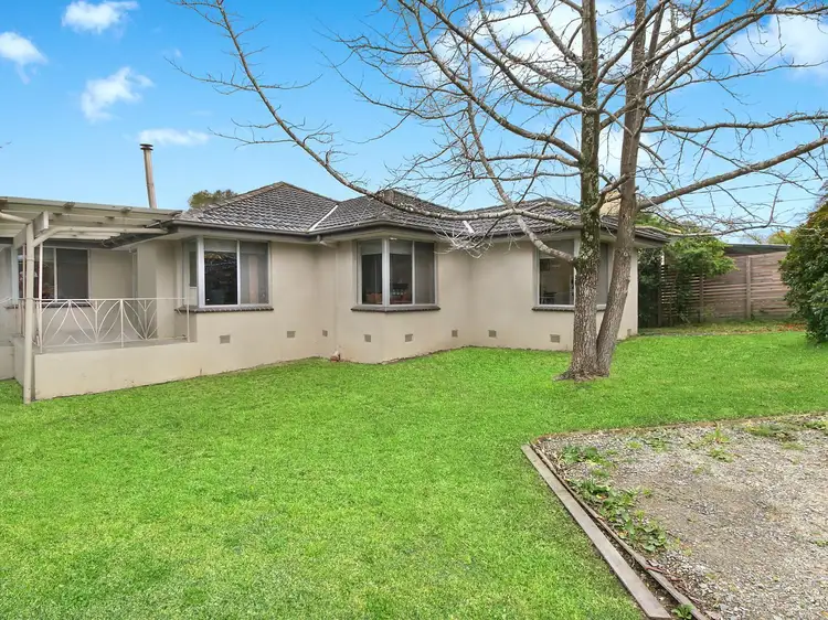 27 Ballantyne Crescent, Kilsyth VIC 3137