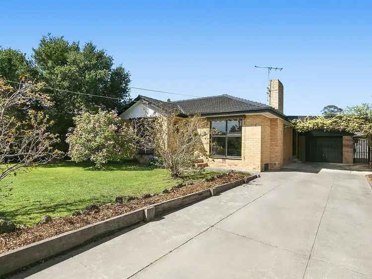 6 Esther Crescent, Mooroolbark VIC 3138