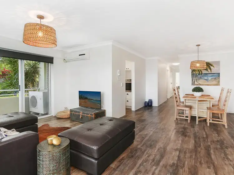 2/194 Marine Parade, Labrador QLD 4215