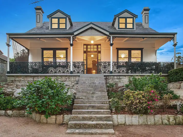 12 Woodcliff Parade, Lugarno NSW 2210