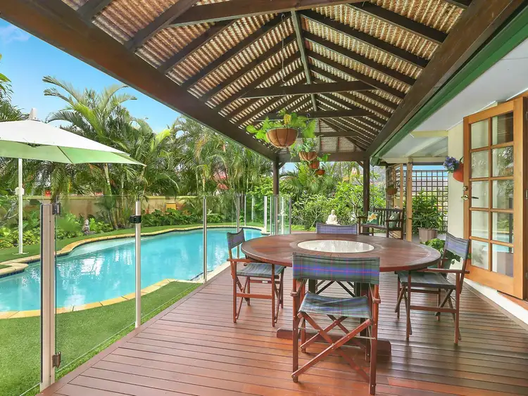 11 Village Low Road, Benowa Waters QLD 4217