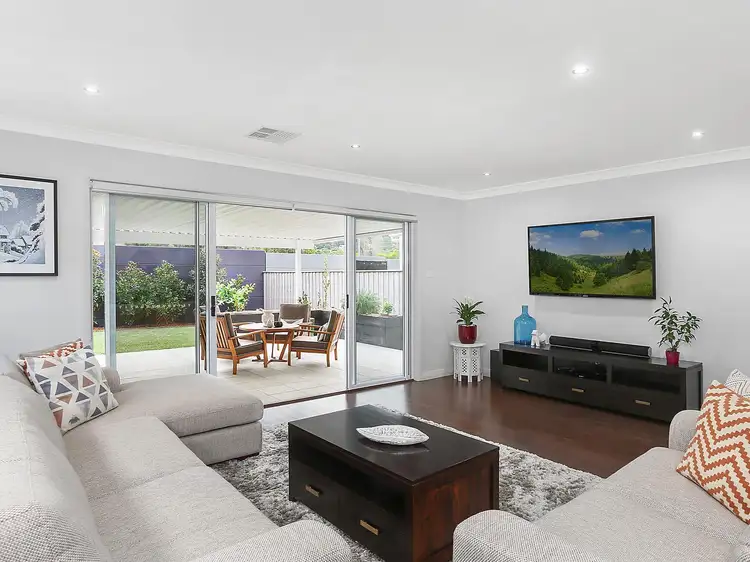 10 Samuel Close, Thirroul NSW 2515