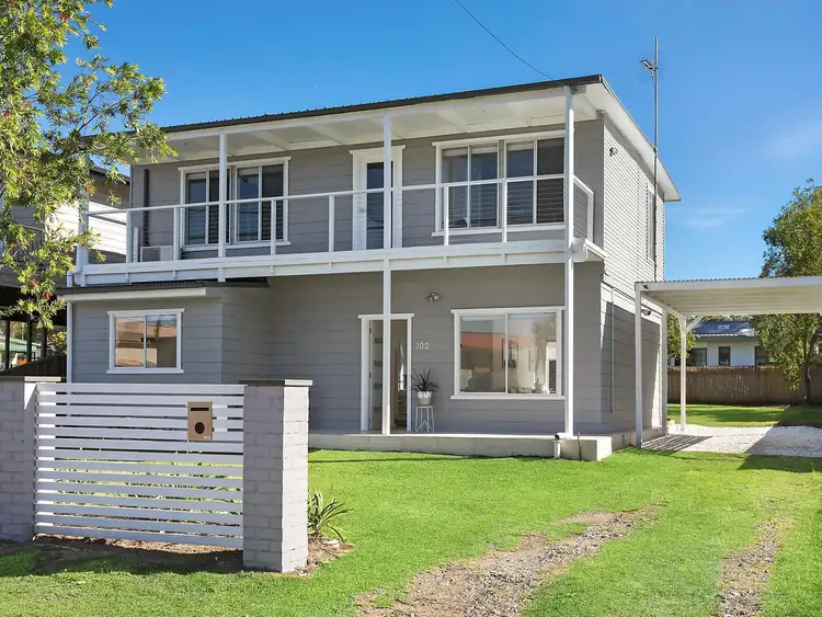 102 Cams Boulevard, Summerland Point NSW 2259
