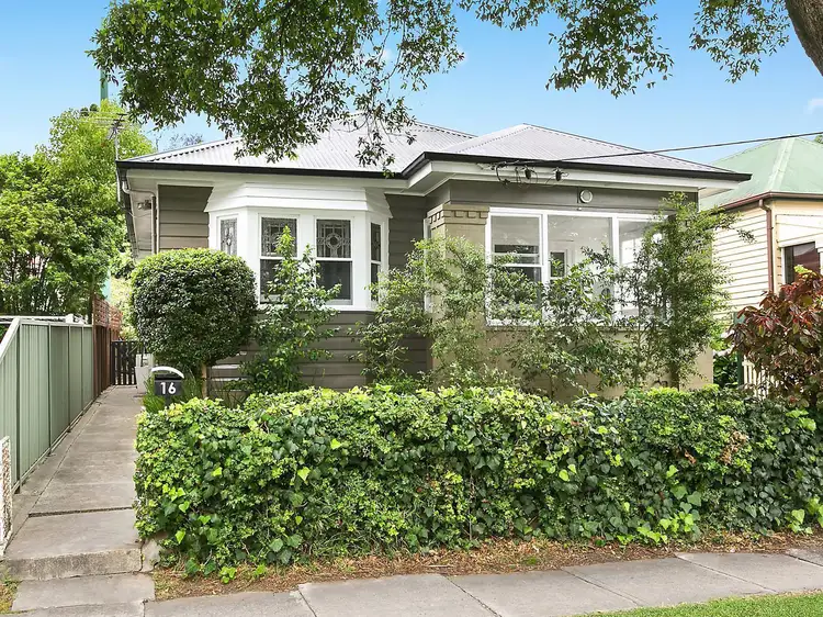 16 Carrington Street, Mayfield NSW 2304