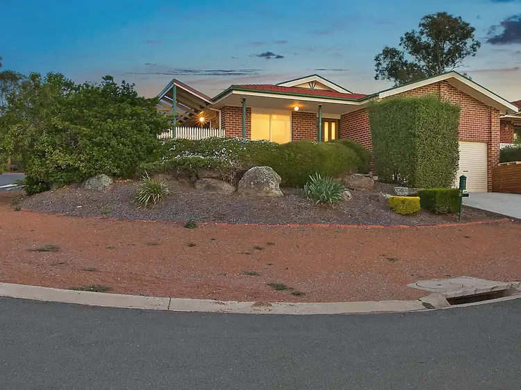 2 Nugent Close, Jerrabomberra NSW 2619