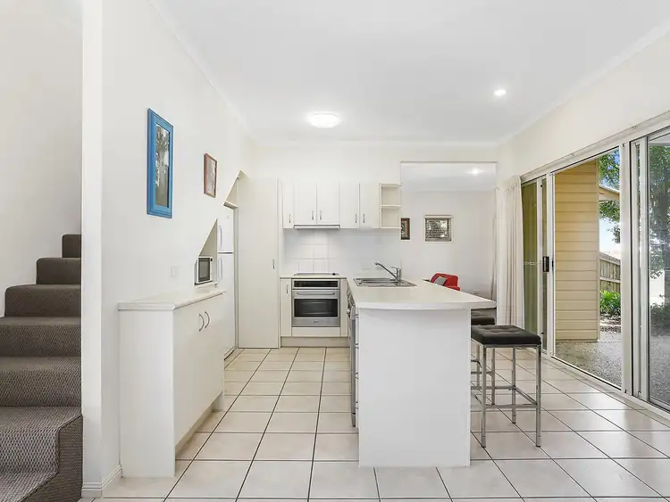 2/7 Lipton Street, Sunrise Beach QLD 4567