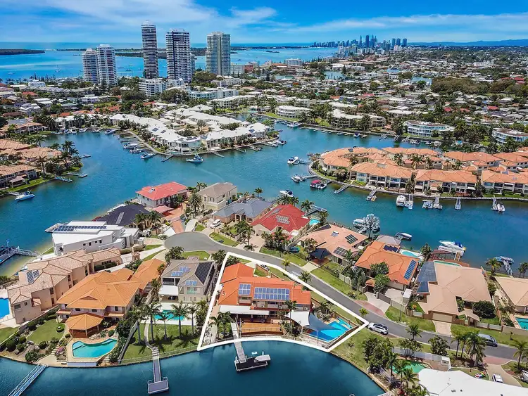 8 Chesterfield Place, Runaway Bay QLD 4216