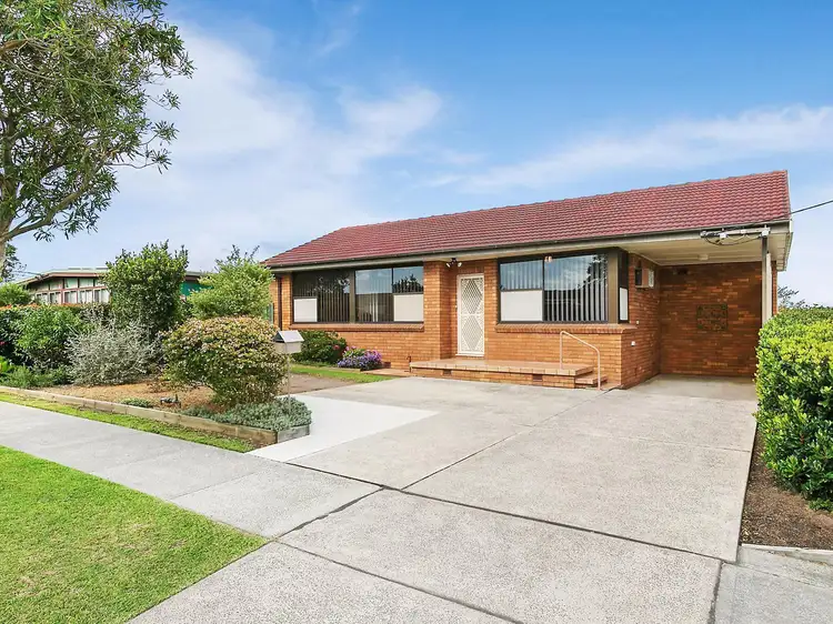 8 Conmurra Circuit, Shortland NSW 2307