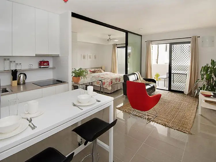 13/1 Hurworth Street