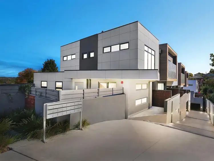 2/69 Tram Road, Doncaster VIC 3108