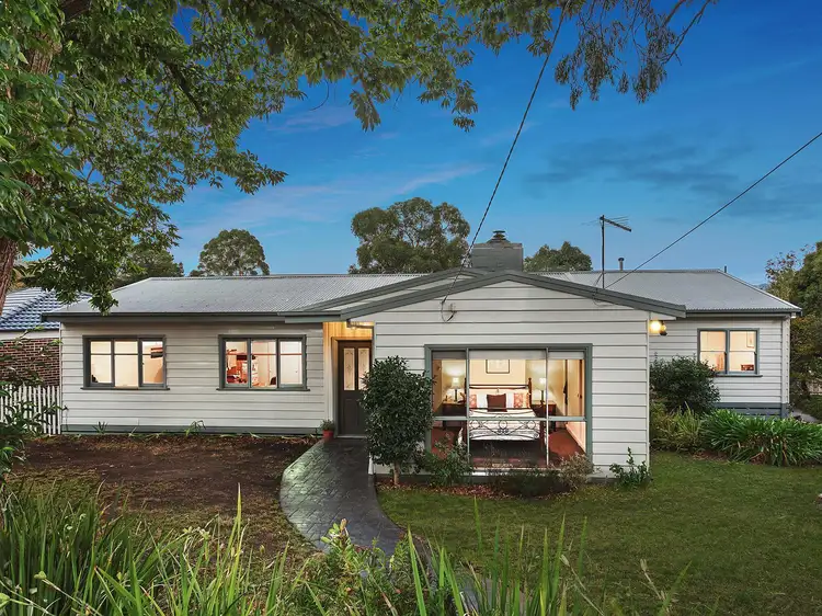 19 Mariana Avenue, Croydon South VIC 3136