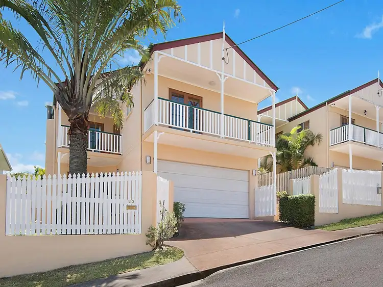 32 Charteris Street