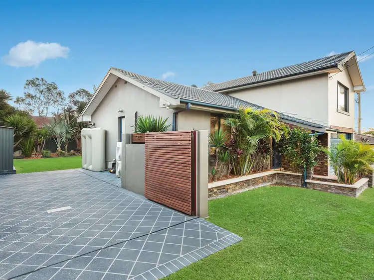 Second view of Homely house listing, 3 Poplar Place, Kirrawee NSW 2232