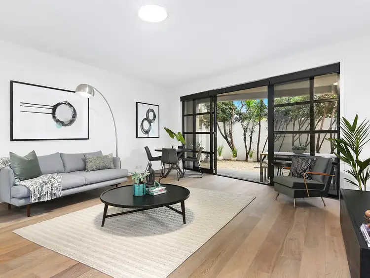 2/3 Ormond Esplanade, Elwood VIC 3184