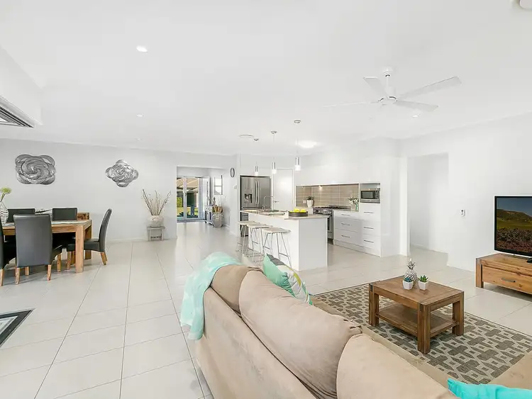 7 Leeside Street, Little Mountain QLD 4551