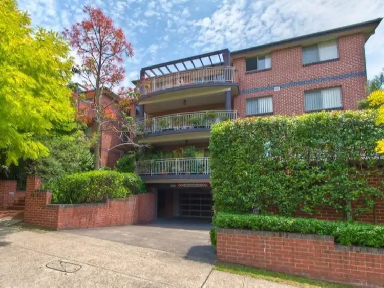 2/23 Burdett Street, Hornsby NSW 2077