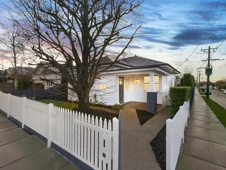25 Cairns Avenue, Newtown VIC 3220