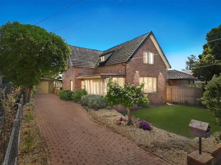 8 Weeroona Avenue, Hamlyn Heights VIC 3215