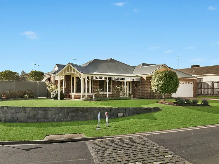 1 Tara Valley Lane, Highton VIC 3216