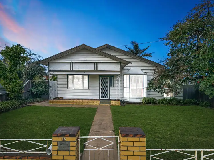 15 Cairns Avenue, Newtown VIC 3220