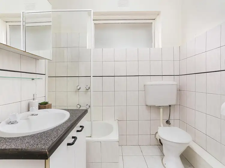 Fourth view of Homely apartment listing, 5/7 Coleridge Street, Elwood VIC 3184