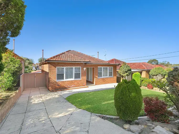 32 Arinya Street, Kingsgrove NSW 2208