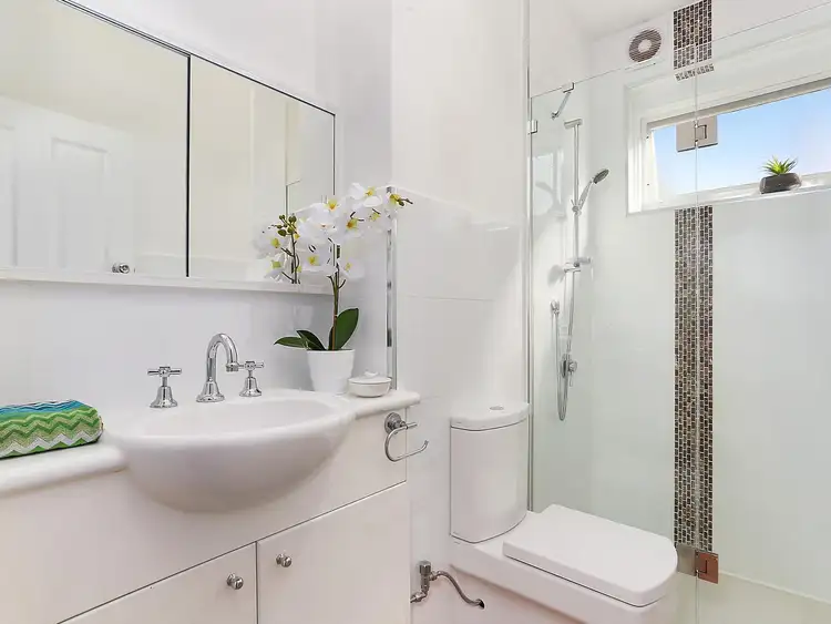 Fourth view of Homely apartment listing, 4/1 Marlton Crescent, St Kilda VIC 3182