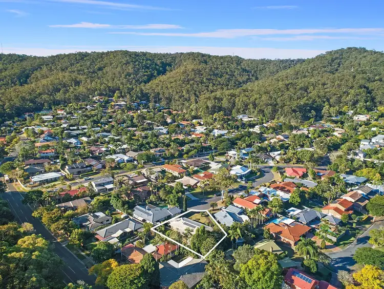 14 Codford Place, Chapel Hill QLD 4069