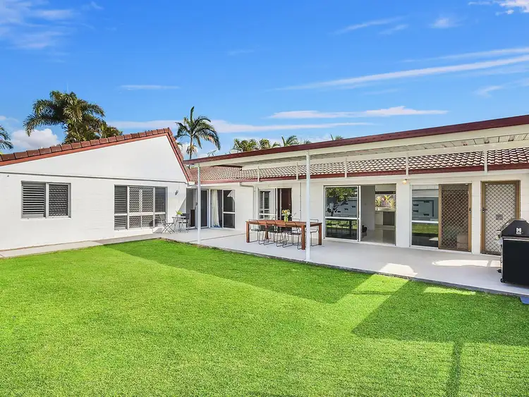 8 Seaward Crescent, Pallarenda QLD 4810