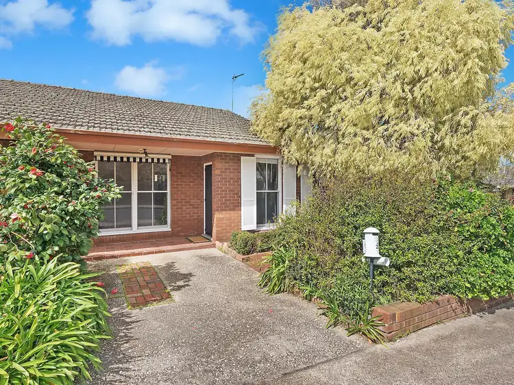 2C Stinton Avenue, Newtown VIC 3220