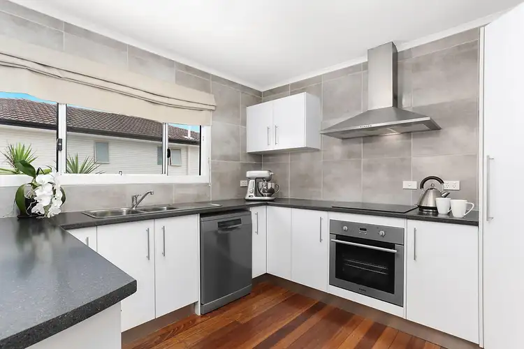 100 Sandy Camp Road, Wynnum West QLD 4178