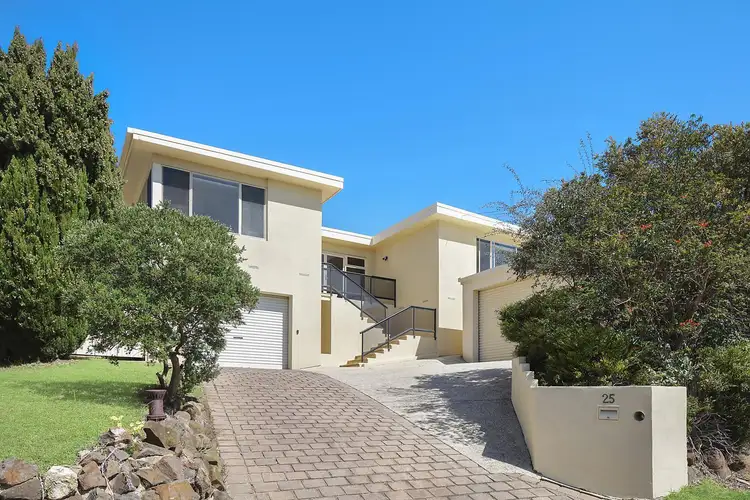 25 Challambra Crescent, Highton VIC 3216