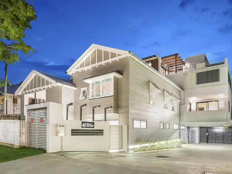 Main view of Homely unit listing, 2/42 Ashby Street, Fairfield QLD 4103