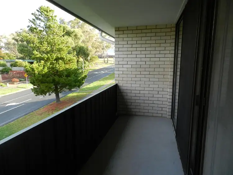 26/5 Hyndes Crescent