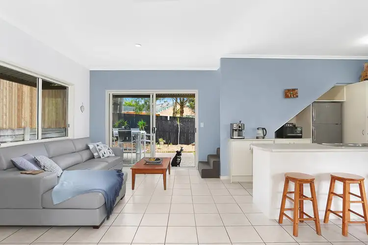 2/7 Lipton Street, Sunrise Beach QLD 4567