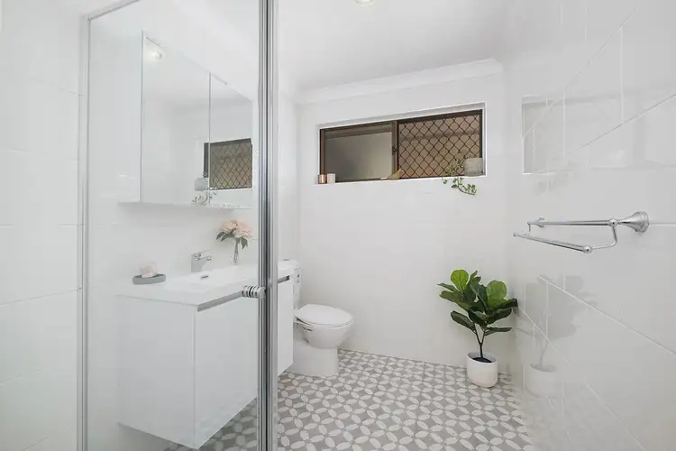 Fourth view of Homely apartment listing, 2/385 Stenner Street, Kearneys Spring QLD 4350