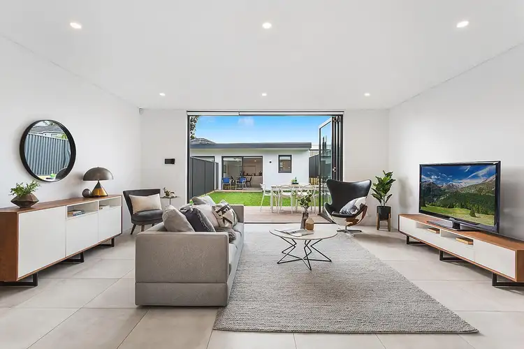 16 Warburton Street, Chifley NSW 2036