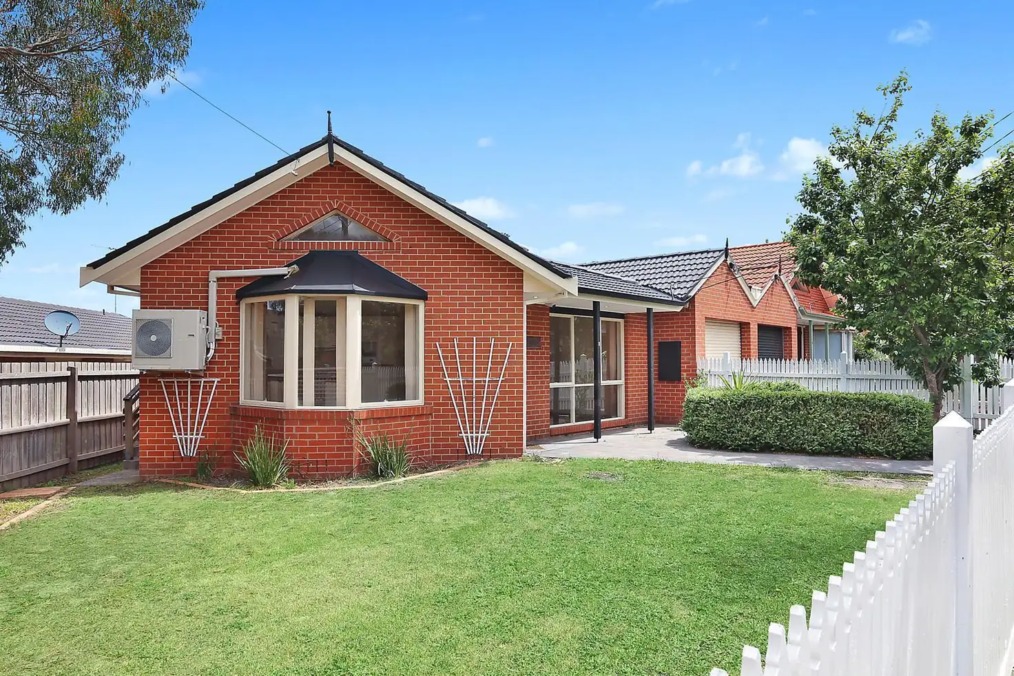 Main view of Homely unit listing, 2/2 Lang Road, Mount Waverley VIC 3149