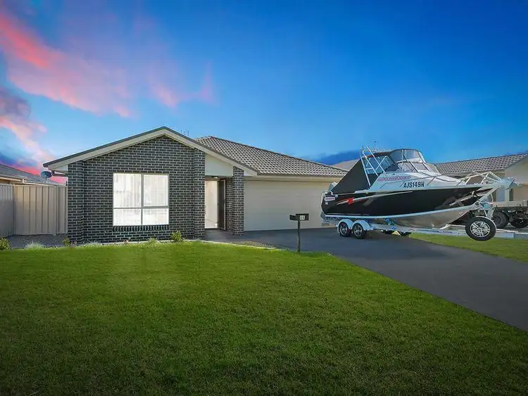 4A Cams Boulevard, Summerland Point NSW 2259