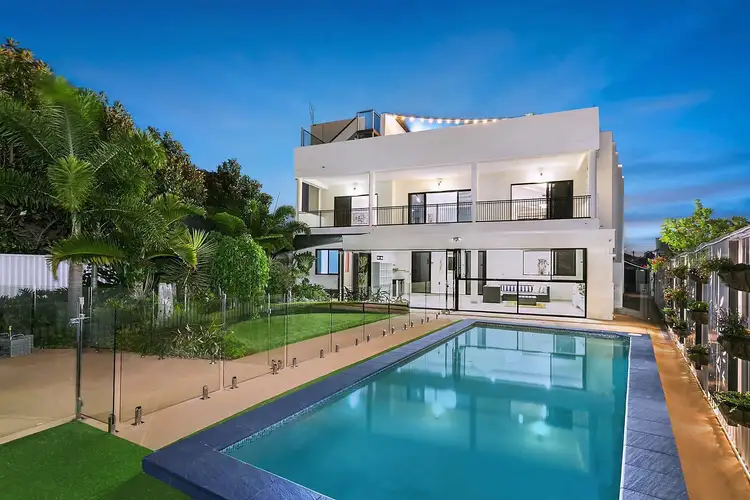 7 Wau Avenue, Runaway Bay QLD 4216