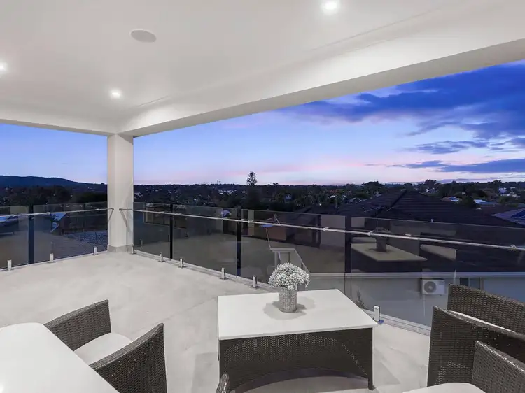 4 Bowman Place, Mount Ommaney QLD 4074
