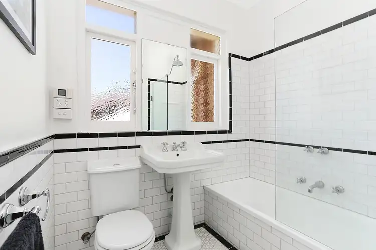 Sixth view of Homely apartment listing, 2/36 Robe Street, St Kilda VIC 3182