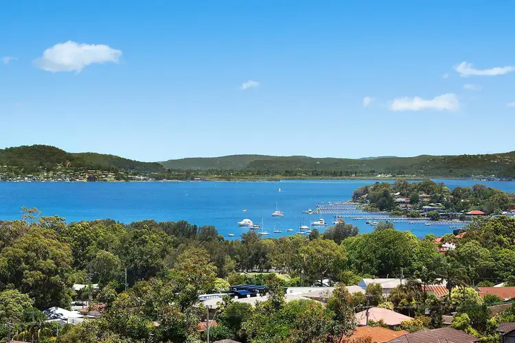 9 Bay View Avenue, East Gosford NSW 2250