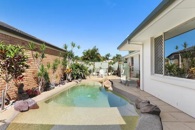 8 Bellevue Drive, Little Mountain QLD 4551