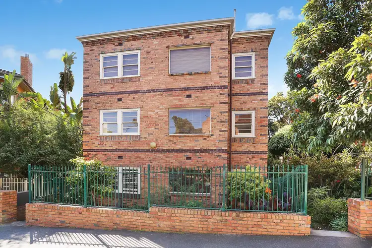 2/33 Eildon Road, St Kilda VIC 3182