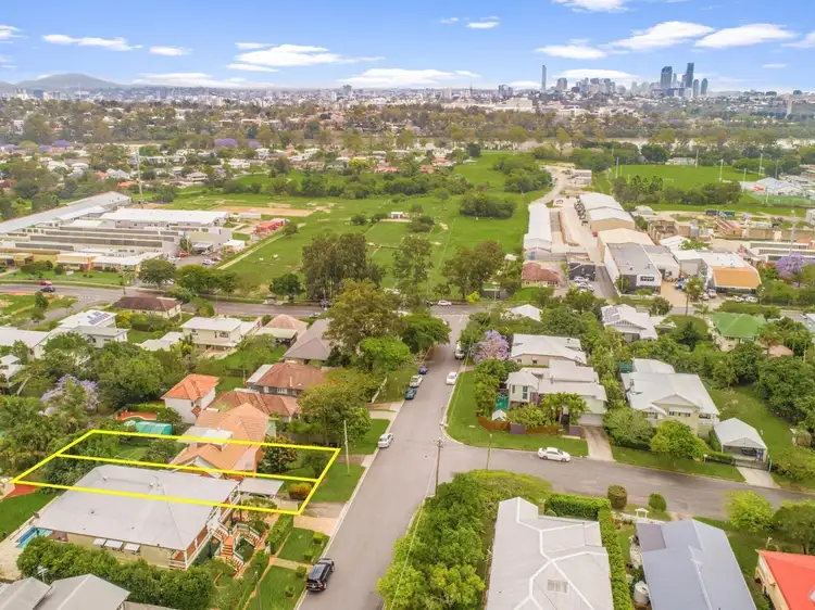 15 Lily Avenue, Yeronga QLD 4104