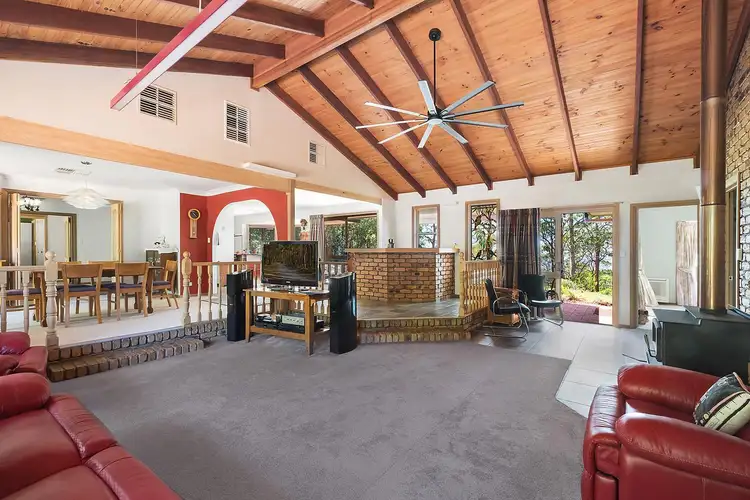 15 Hilltop Crescent, Blue Mountain Heights QLD 4350