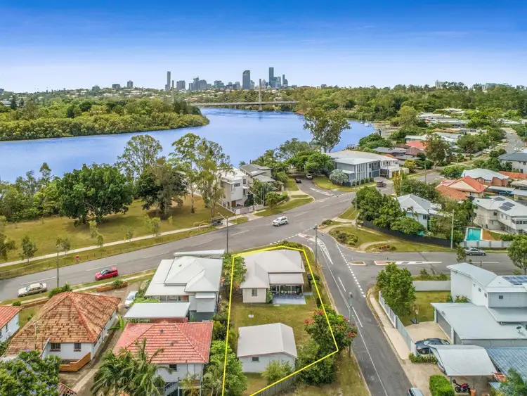 102 Brisbane Corso, Fairfield QLD 4103