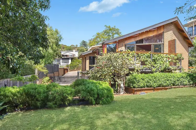 4 Jinjella Road, Highton VIC 3216
